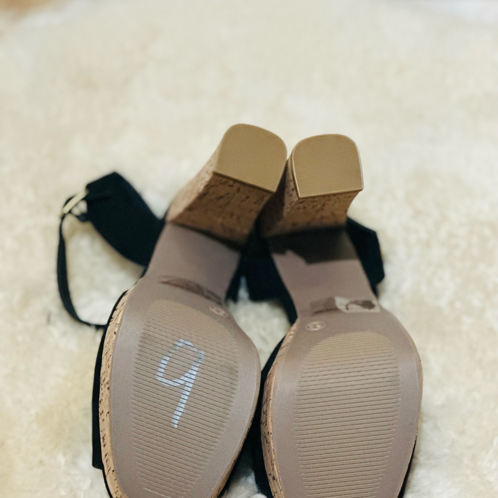 NEW Suede Ankle Strap Platform Chunky Heels Heeled Sandals Size 6 1/5 Black - Picture 4 of 8